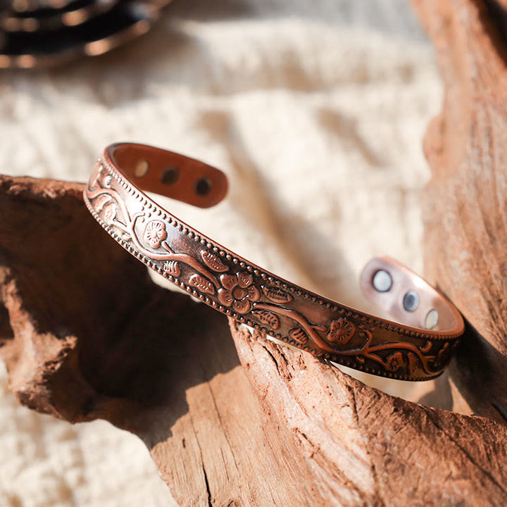 Bracelet manchette réglable magnétique en cuivre avec Buddha Stones et motif floral
