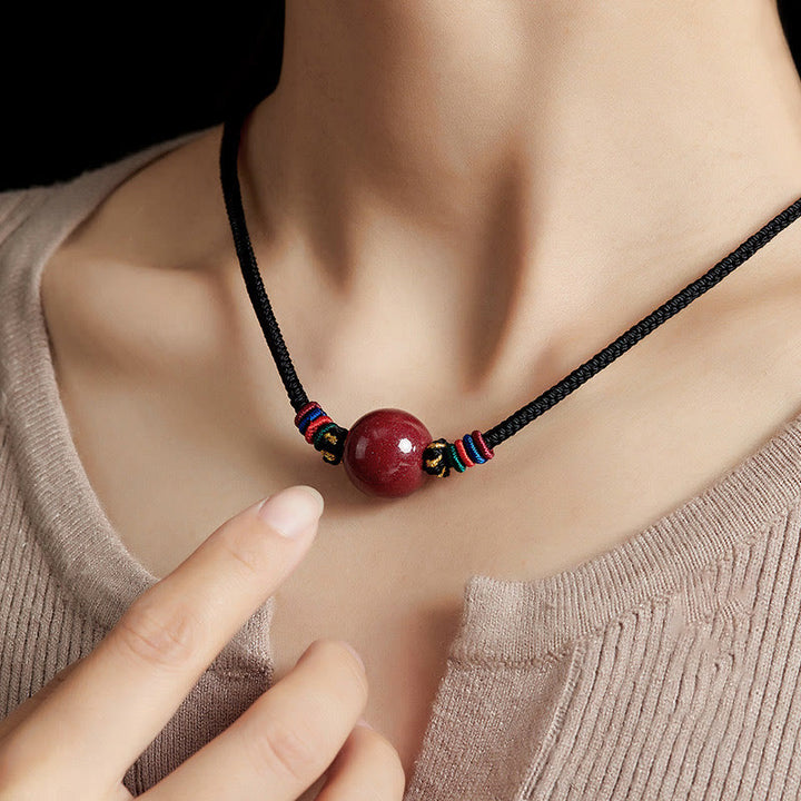 Collier avec pendentif en perles de cinabre et Buddha Stones