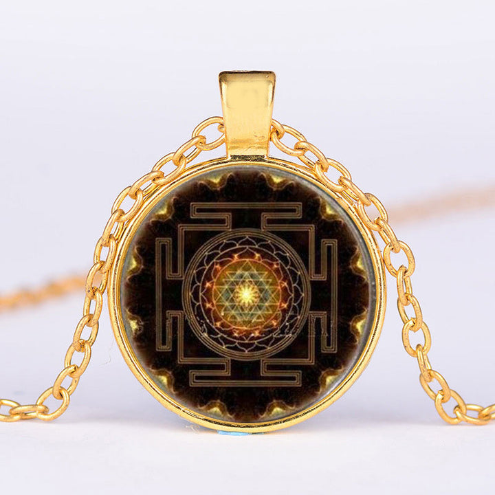 Collier de pierres précieuses du temps sacré Sri Yantra
