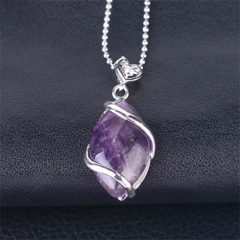 Collier pendentif en pierre de cristal naturel à motif marquise Buddha Stones
