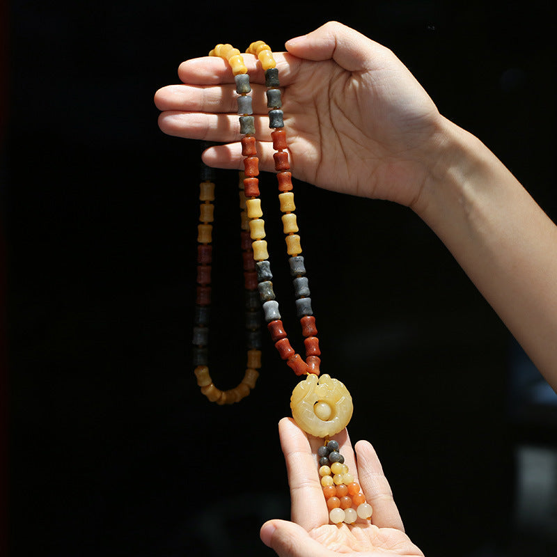 Collier pendentif tibétain en jade doré et soie Buddha Stones