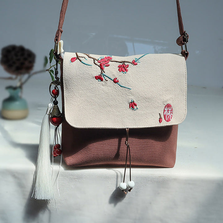Sac à bandoulière en toile brodé à la main avec des Buddha Stones et des fleurs de prunier