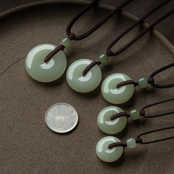 Collier pendentif en jade rond naturel Buddha Stones, boucle de paix, chance, prospérité
