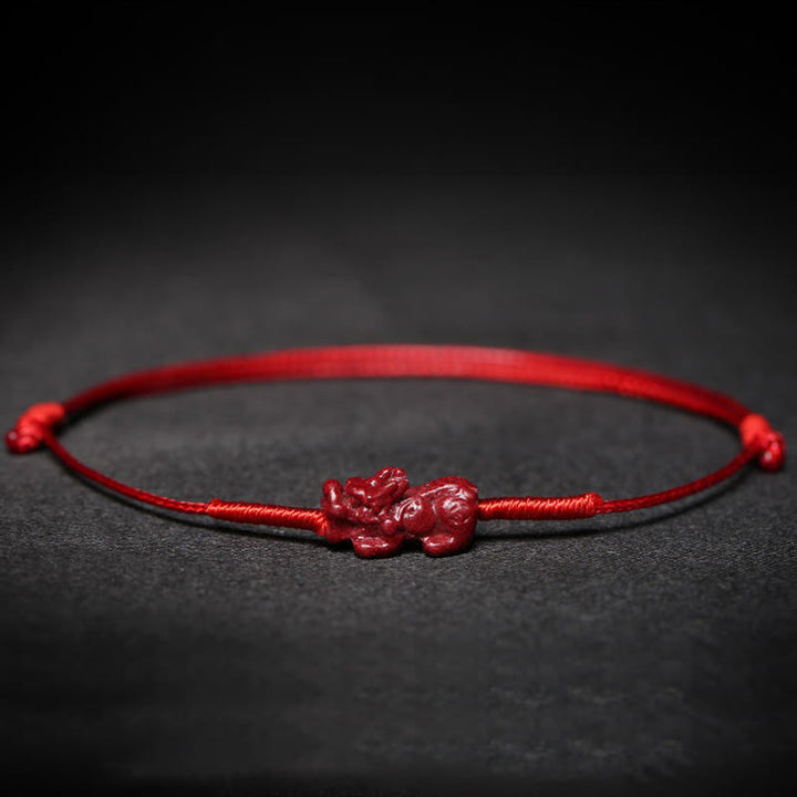 Bracelet tressé fait main en Buddha Stones avec fleur de prunier et trèfle à quatre feuilles PiXiu Lotus Koi Fish Cinabre Blessing