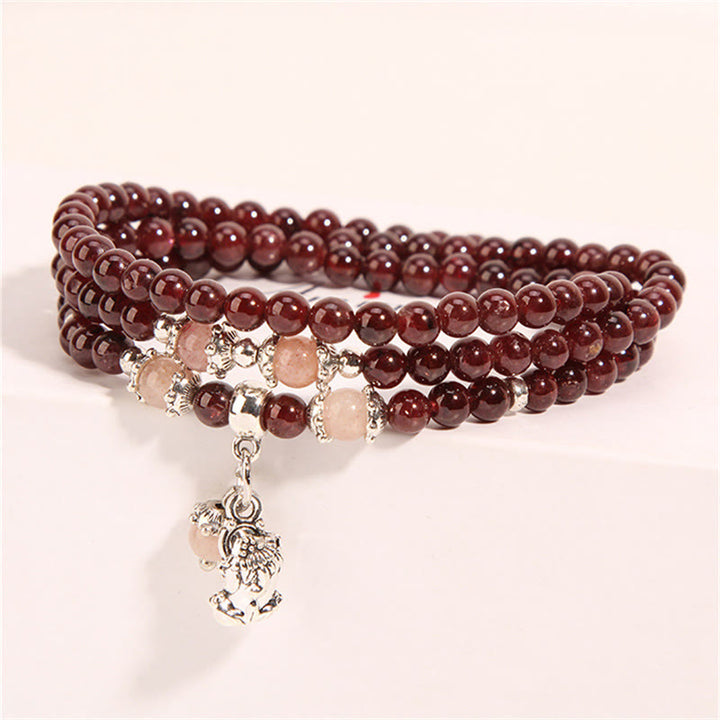 Bracelet triple tour de protection PiXiu en Buddha Stones, grenat naturel, quartz fraise et haricots verts