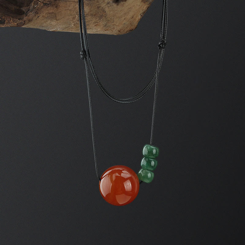 Collier pendentif en cuir avec perles de rocaille Bodhi vertes et Buddha Stones en agate rouge et aventurine verte