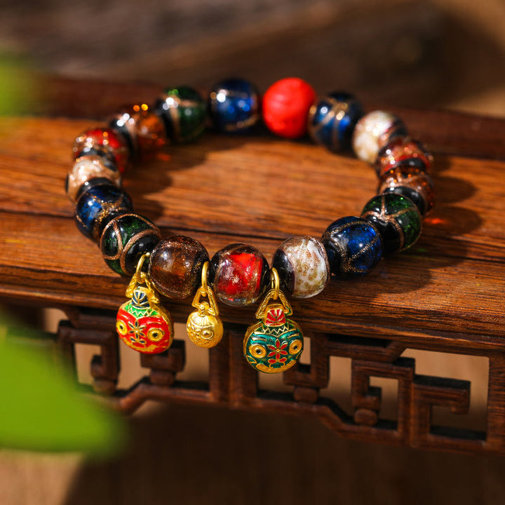 Bracelet de perles de cinabre colorées représentant une famille de bêtes avaleuses d'or