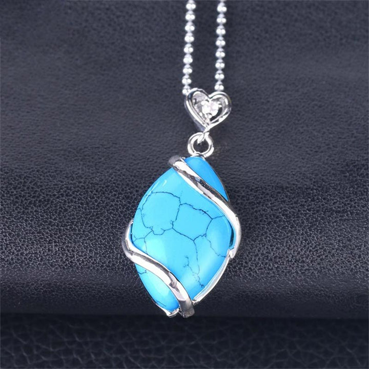 Collier pendentif en pierre de cristal naturel à motif marquise Buddha Stones