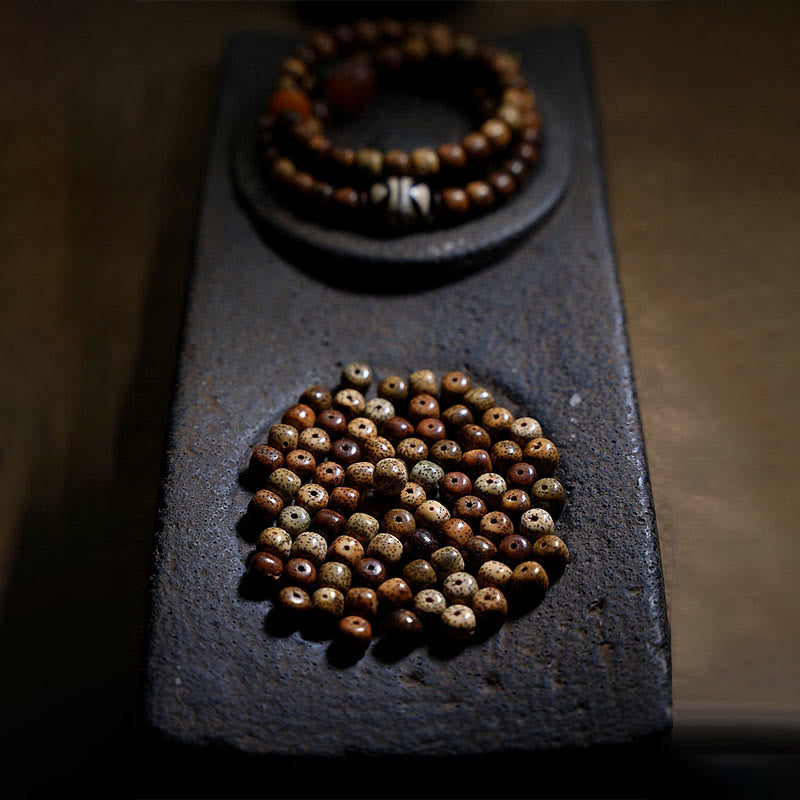 Bracelet triple tour en perles d'ambre et dzi tibétaines en Buddha Stones et graines de Bodhi, perles d'agate et de déesse de la richesse Zakiram