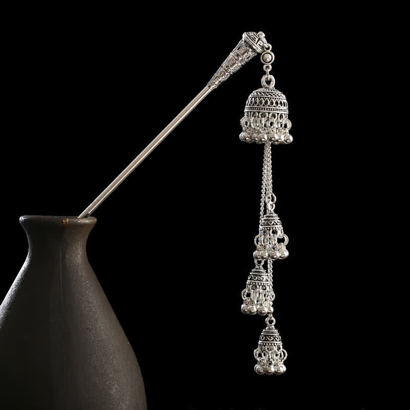 Épingle à cheveux en forme de goutte d'eau avec fleurs de muguet et pompons