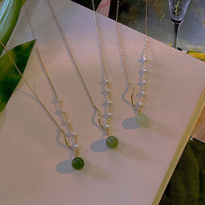 Collier avec pendentif porte-bonheur en perles de jade Hetian naturelles de Bouddha Stones