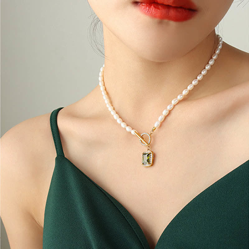 Collier pendentif en perles de zircon et breloque de richesse
