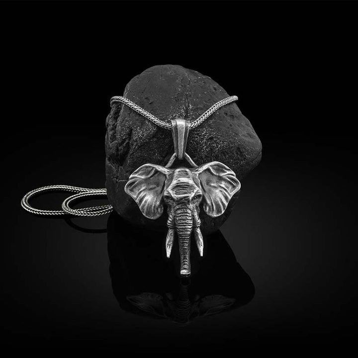 Collier pendentif en acier titane et étain éléphant