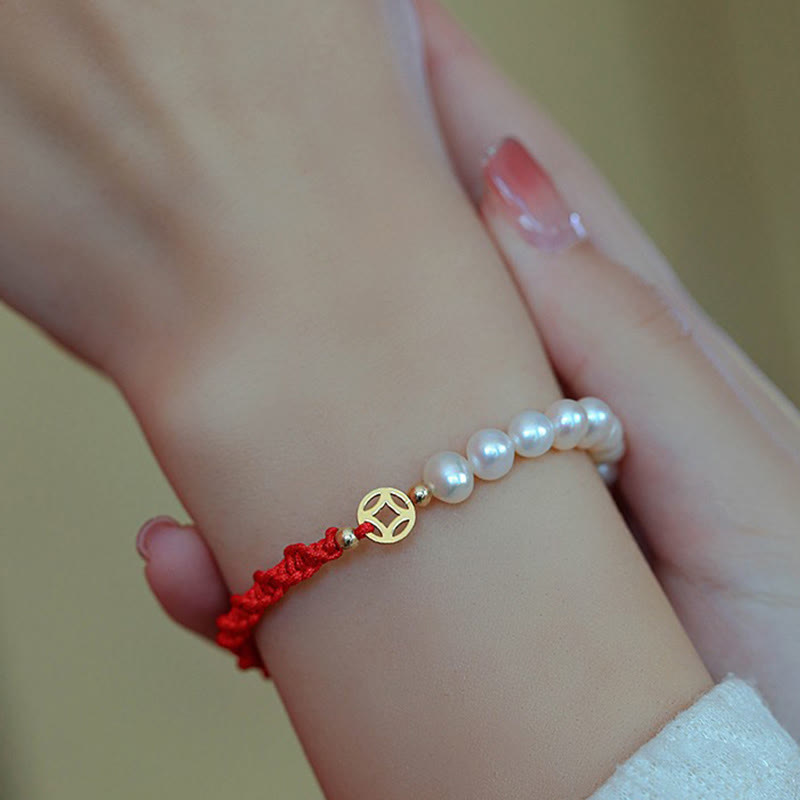 Bracelet tressé en fil rouge avec perles de protection et de chance plaquées or 14 carats