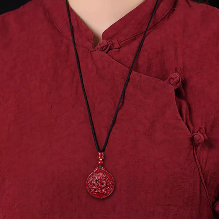 Collier pendentif de protection du dragon en cinabre naturel de l'année du dragon Buddha Stones