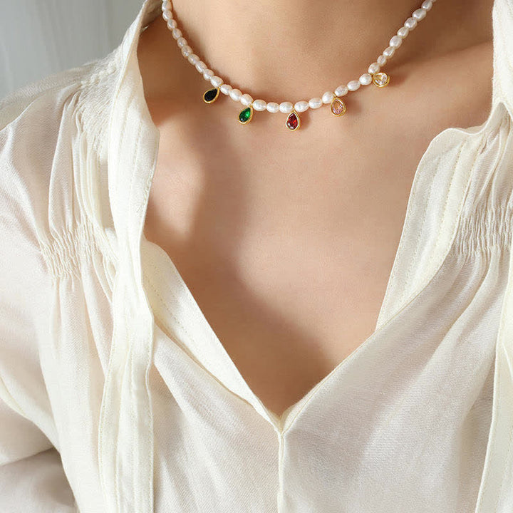 Collier avec pendentif en pierre de cristal de perle et pureté