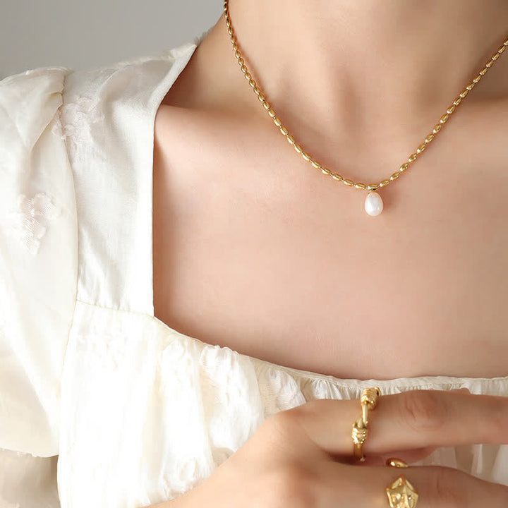 Collier avec pendentif en perles de paix
