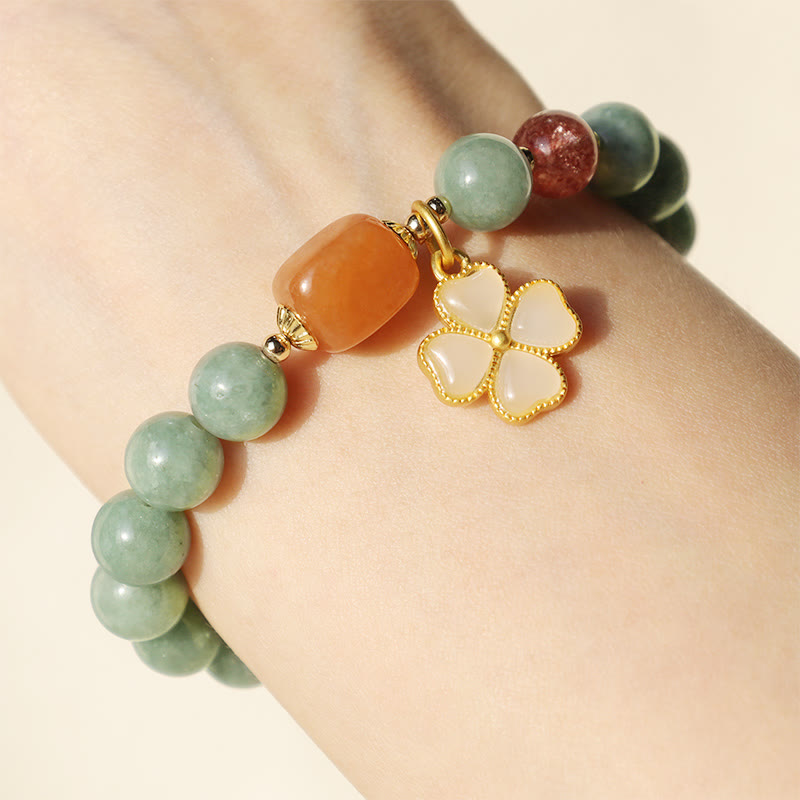 Bracelet de prospérité avec breloque en trèfle à quatre feuilles en jade et Buddha Stones