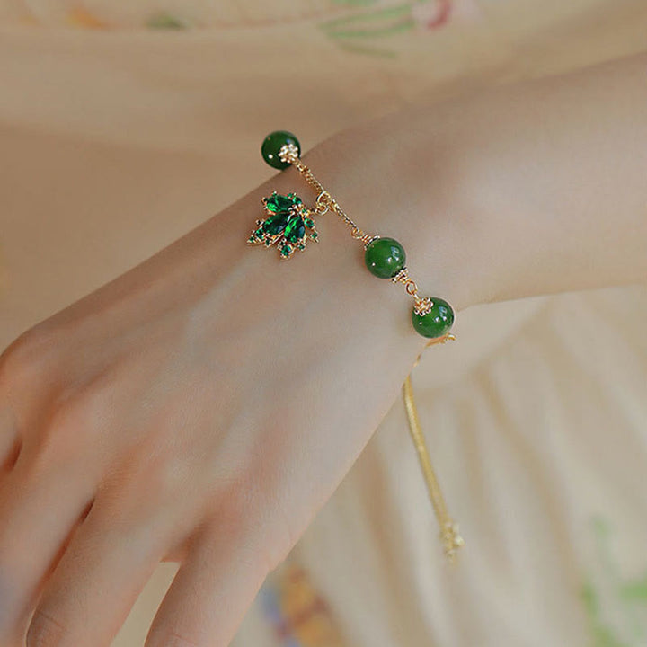 Bracelet en calcédoine verte plaqué or 14 carats avec feuille d'érable et courage de Buddha Stones