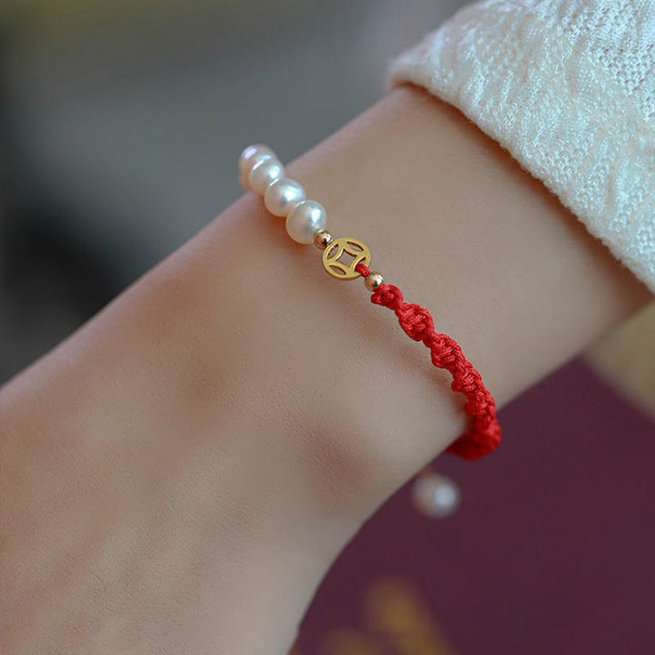 Bracelet tressé en fil rouge avec perles de protection et de chance plaquées or 14 carats