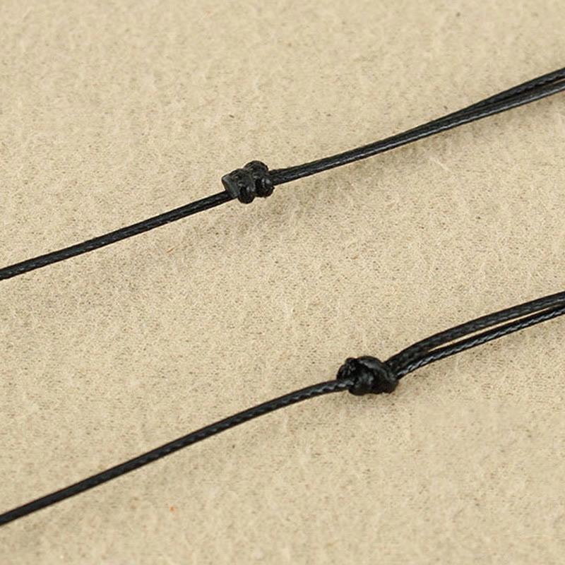 Collier pendentif en cuir avec perles de rocaille Bodhi vertes et Buddha Stones en agate rouge et aventurine verte