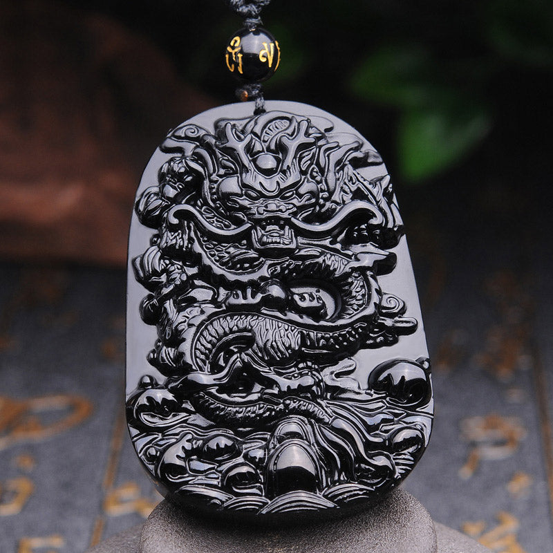 Collier avec pendentif en obsidienne noire représentant un dragon accompli et des Buddha Stones - image 2