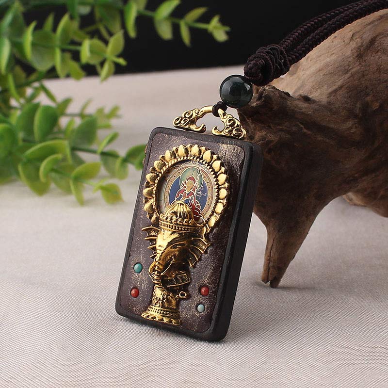 Collier avec pendentif en corde représentant un éléphant en bois d'ébène, dieu de la fortune et de la bénédiction du Bouddha