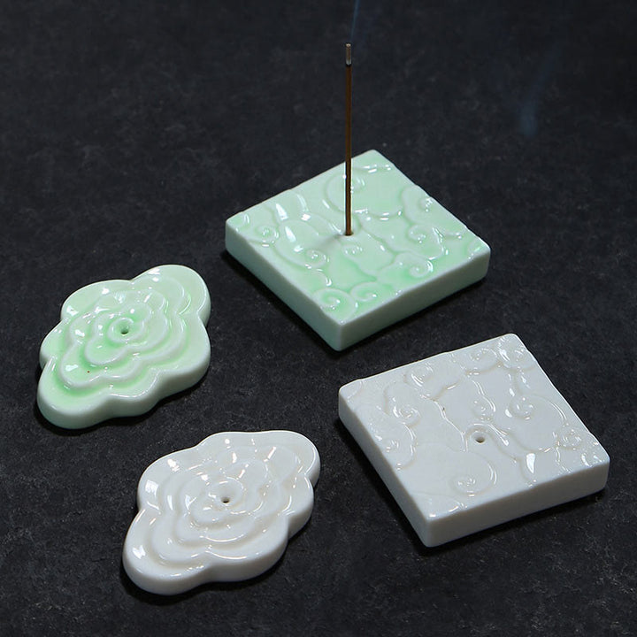 Brûleur d'encens en céramique avec mini Buddha Stones et nuages de bon augure