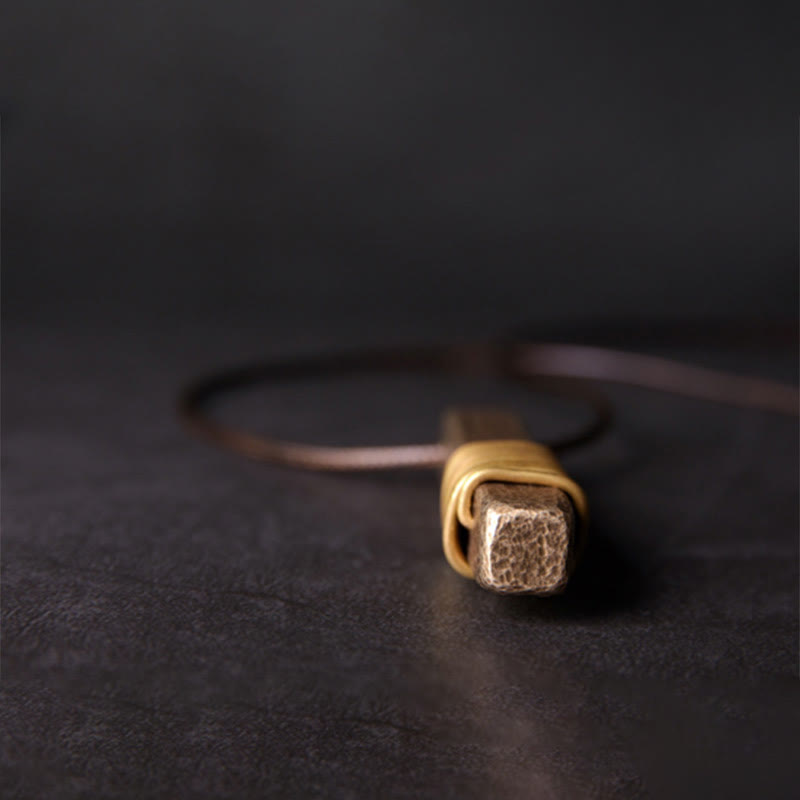 Collier pendentif en laiton et cuivre texturé style vintage avec Buddha Stones, symbole de richesse. - image 5