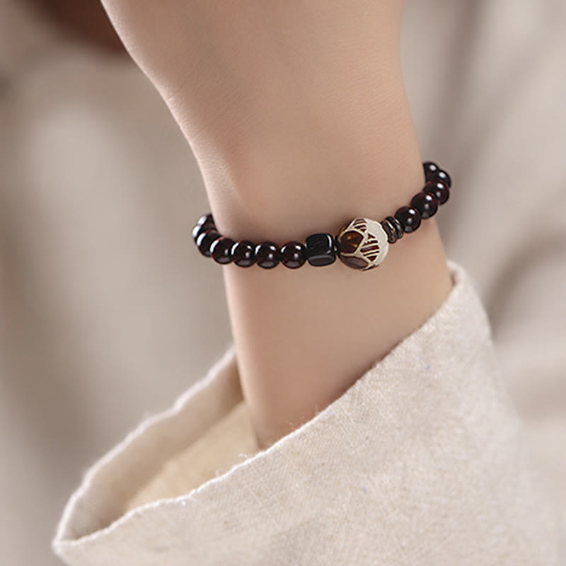 Bracelet double tour sculpté en Buddha Stones, petite feuille, bois de santal rouge, lotus, graine de Bodhi, protection