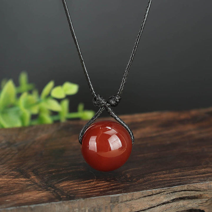 Collier avec pendentif en cuir et perles d'agate rouge de Buddha Stones