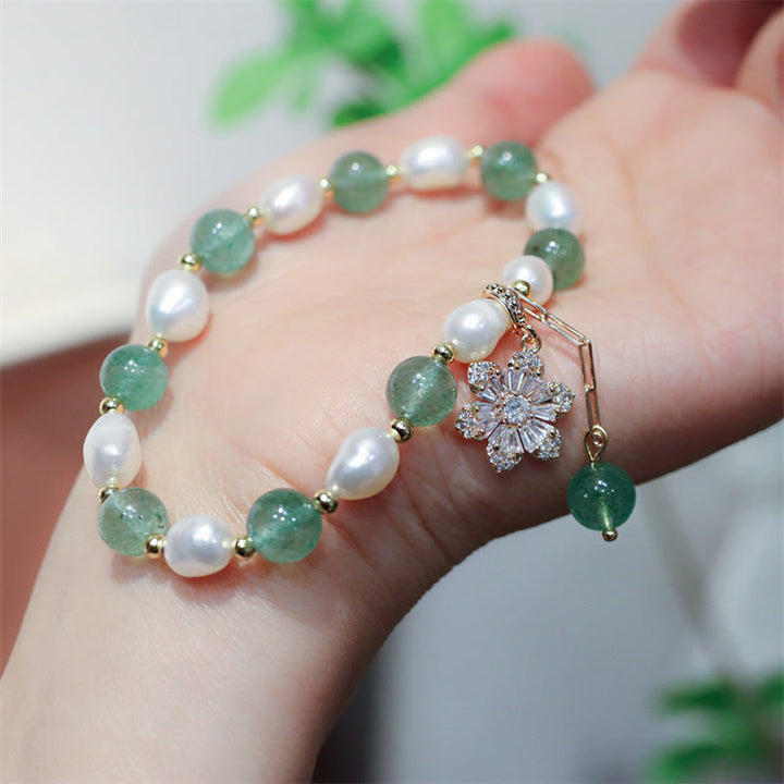 Bracelet d'amour avec breloque en forme de fleur de perle de quartz vert fraise naturel Buddha Stones