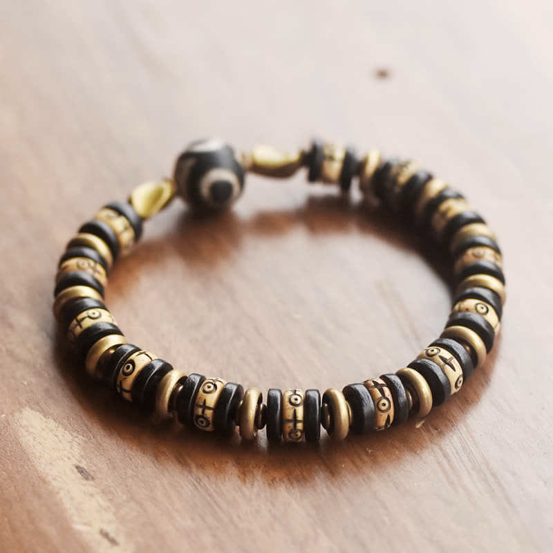 Bracelet de force en bois d'ébène et perles d'os tibétaines en Buddha Stones