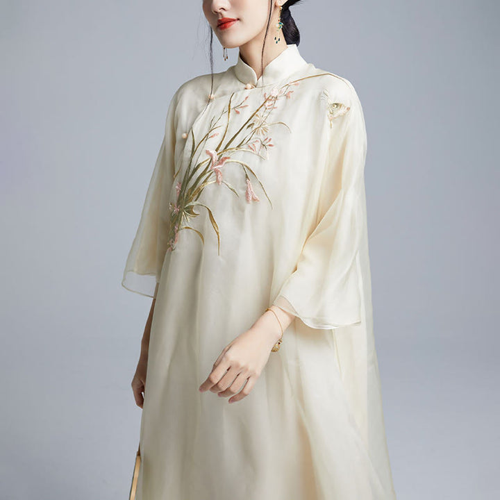 Robe qipao vintage en soie de Buddha Stones 100 % 6 momme avec broderie de fleurs et de papillons pour femme
