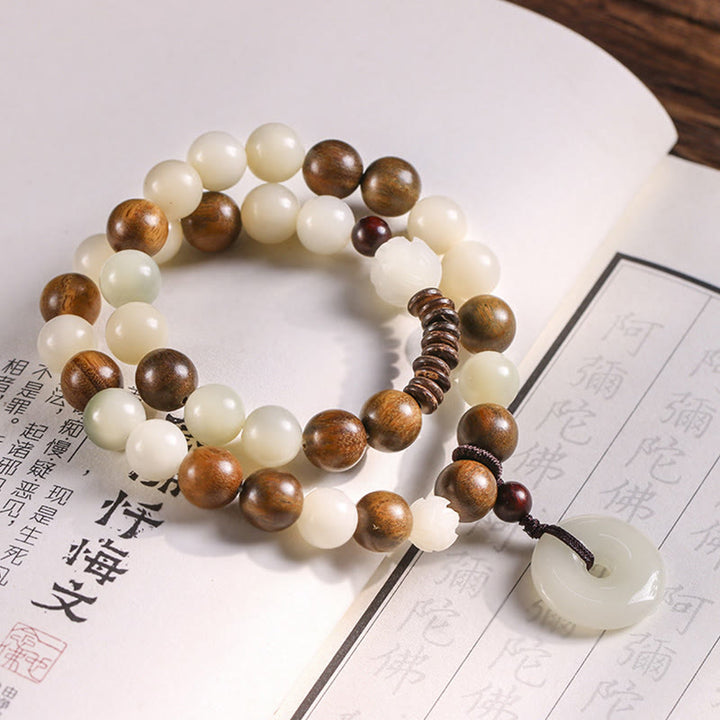 Bracelet double tour en harmonie avec boucle de paix en bois de santal vert et graines de Bodhi et Buddha Stones