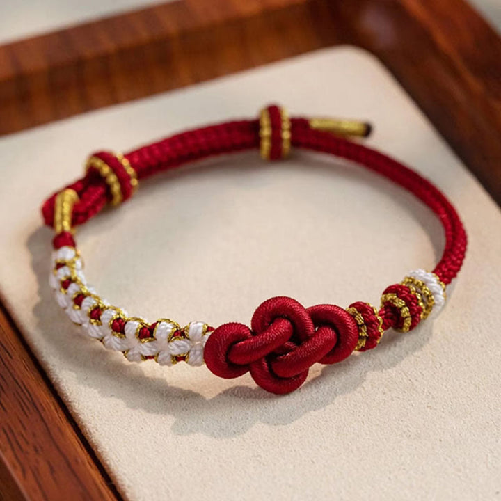 Bracelet porte-bonheur en corde avec breloque en fleur de pêcher et nœud d'amour véritable fait à la main par Buddha Stones