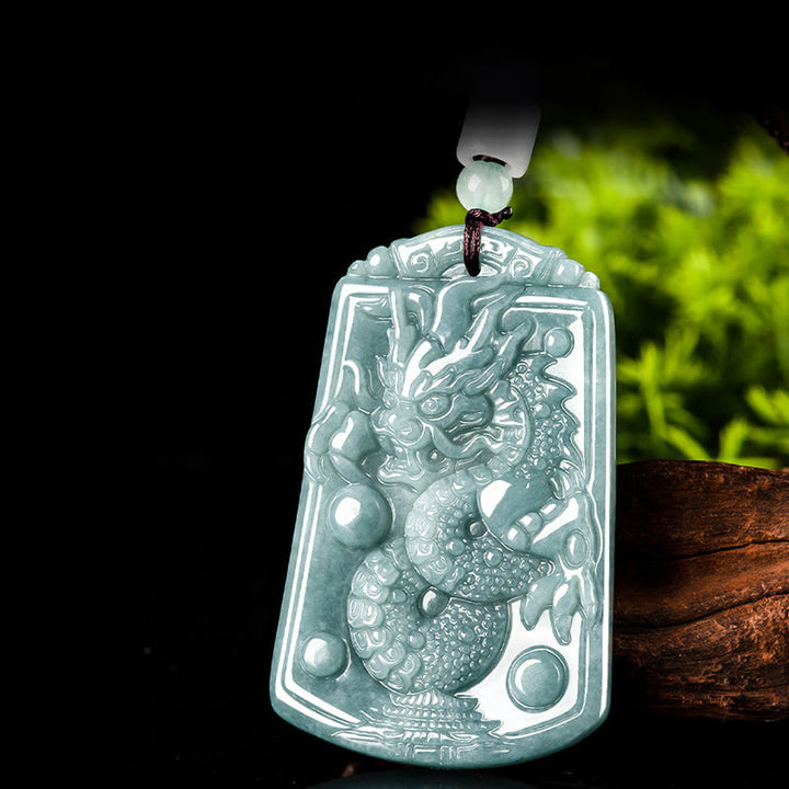 Collier pendentif en jade avec Buddha Stones Année du dragon Zodiaque chinois Dragon voyage à travers le monde