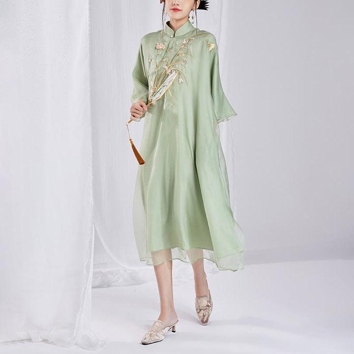Robe qipao vintage en soie de Buddha Stones 100 % 6 momme avec broderie de fleurs et de papillons pour femme