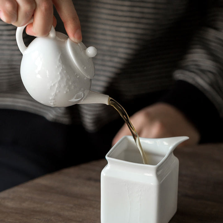 Théière en céramique à motif gravé en bambou et pin blanc