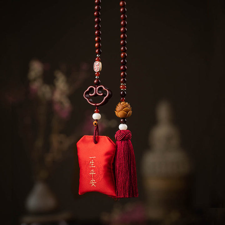 Buddha Stones tibétaines à petites feuilles de bois de santal rouge, lotus, cinabre, sachet de protection, pompon, décoration à suspendre pour voiture