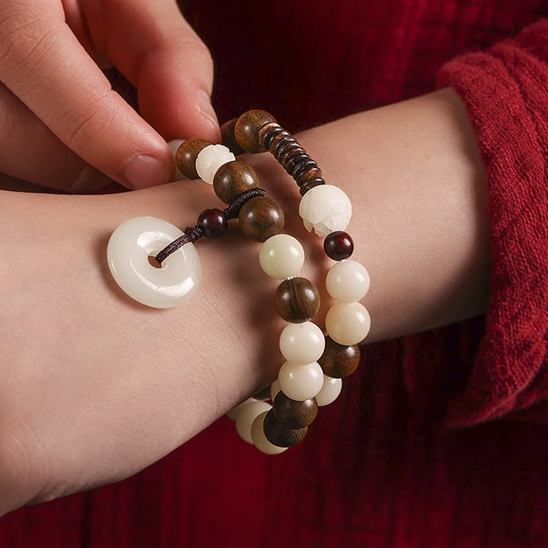 Bracelet double tour en harmonie avec boucle de paix en bois de santal vert et graines de Bodhi et Buddha Stones