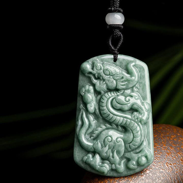 Collier pendentif amulette de succès en jade avec Buddha Stones Année du Dragon Zodiaque chinois