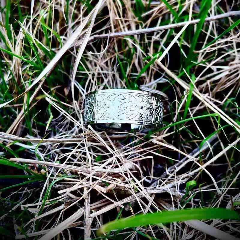Bague porte-bonheur sculptée en basalte de Suzaku avec quatre Buddha Stones, dragon, bête gardienne, tigre blanc