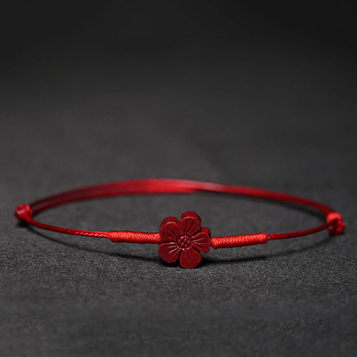 Bracelet tressé fait main en Buddha Stones avec fleur de prunier et trèfle à quatre feuilles PiXiu Lotus Koi Fish Cinabre Blessing