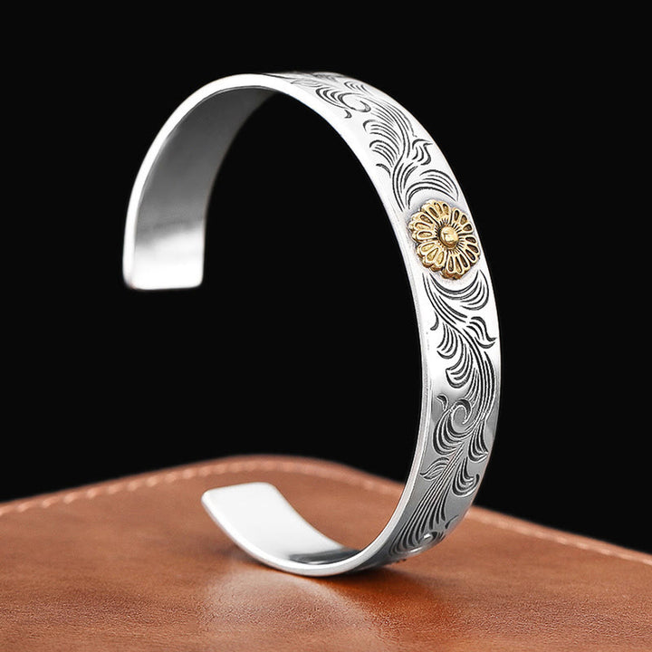 Bracelet porte-bonheur en cuivre sculpté avec des Buddha Stones et des plumes de la dynastie Tang