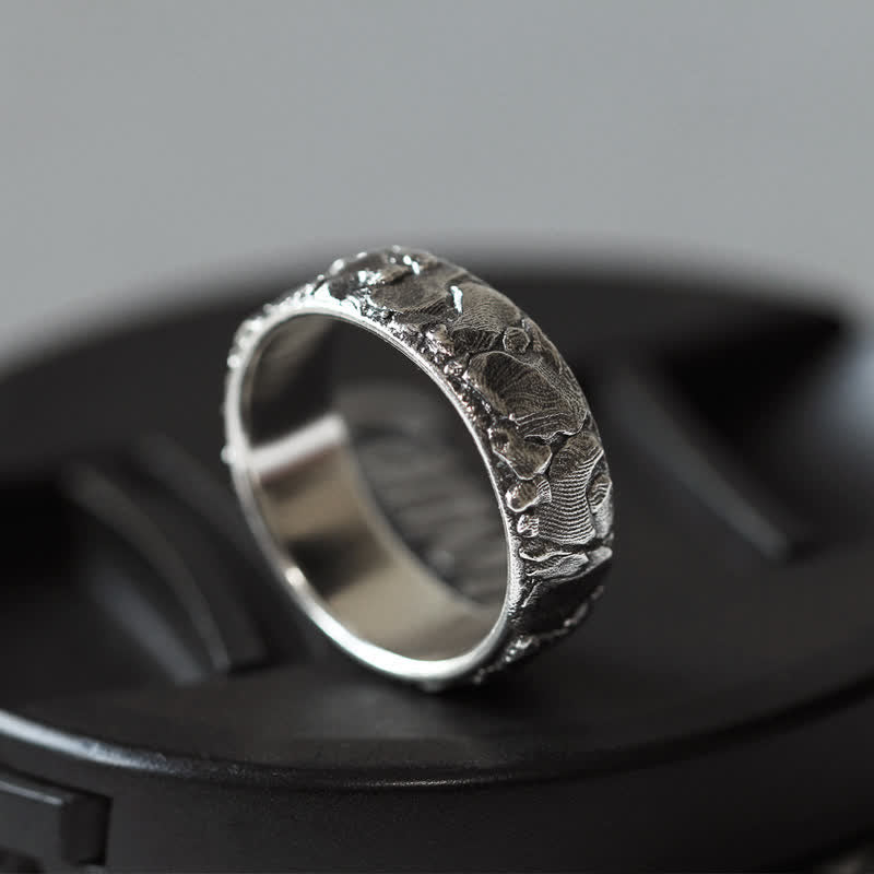 Bague en cuivre avec motif de roche et Buddha Stones