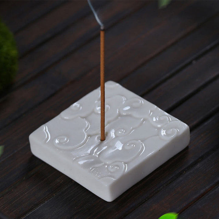 Brûleur d'encens en céramique avec mini Buddha Stones et nuages de bon augure