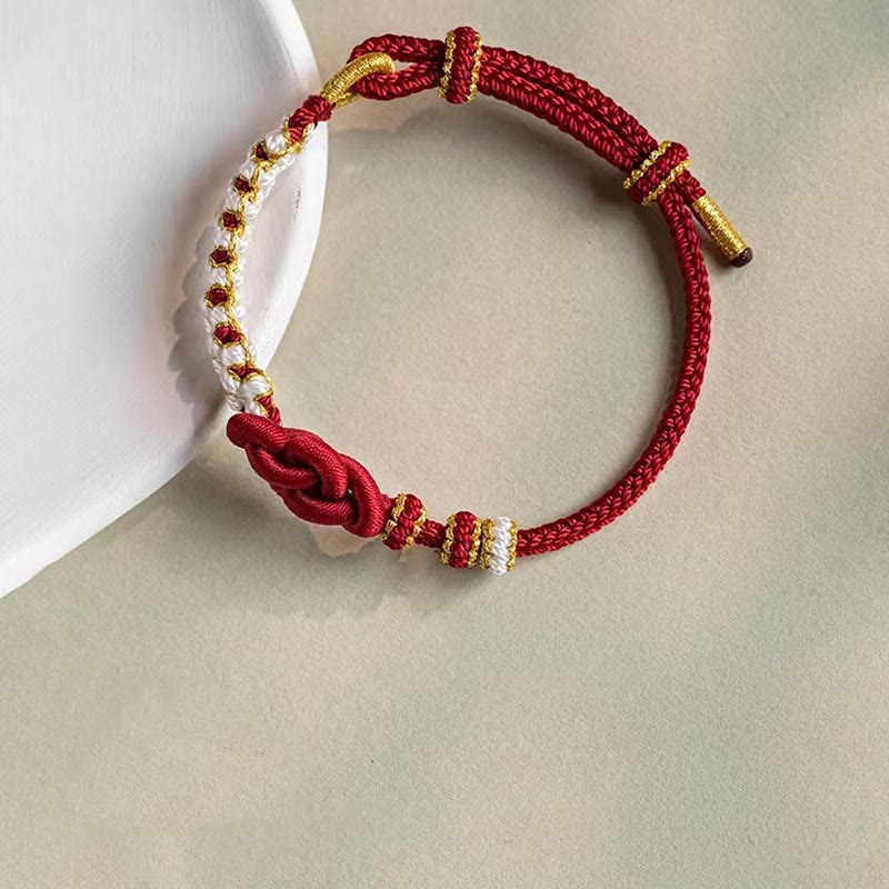 Bracelet porte-bonheur en corde avec breloque en fleur de pêcher et nœud d'amour véritable fait à la main par Buddha Stones