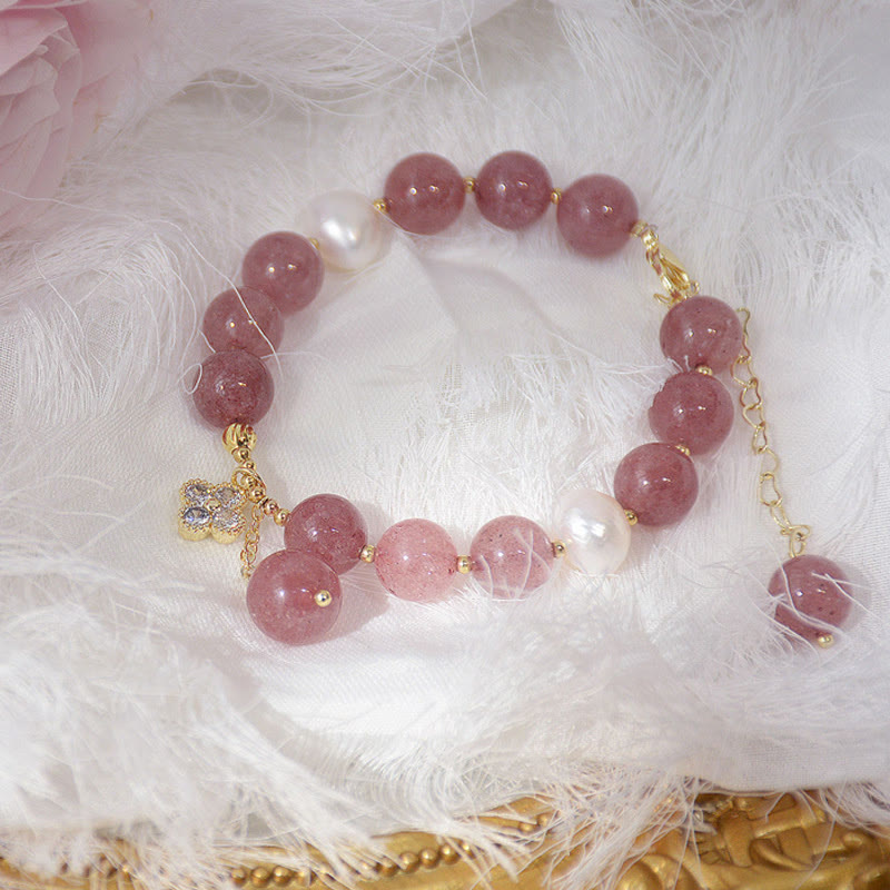 Bracelet d'amour en perles de quartz fraise naturelles et trèfle à quatre feuilles Buddha Stones