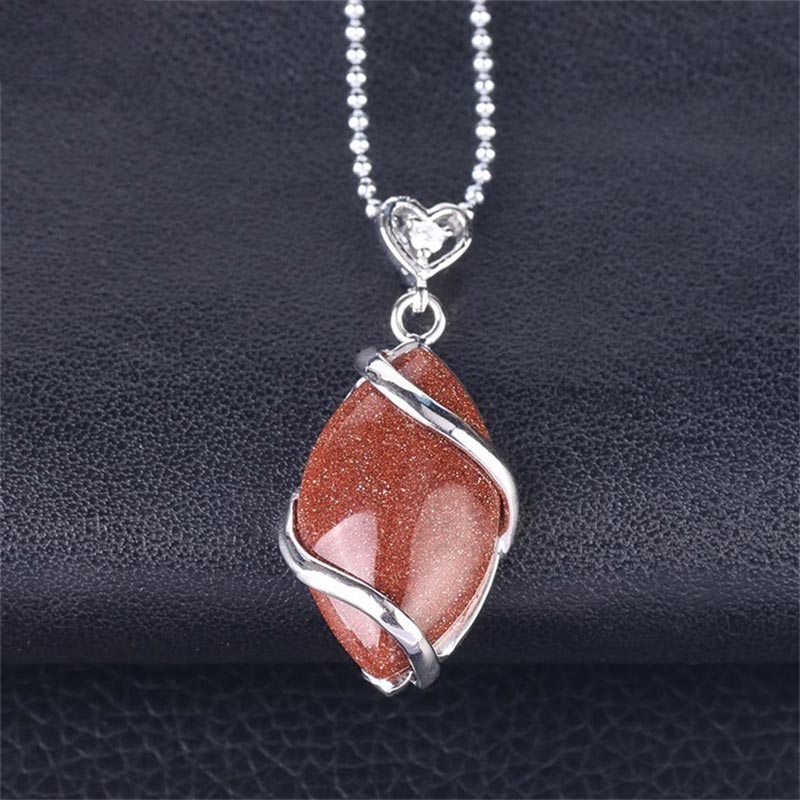 Collier pendentif en pierre de cristal naturel à motif marquise Buddha Stones